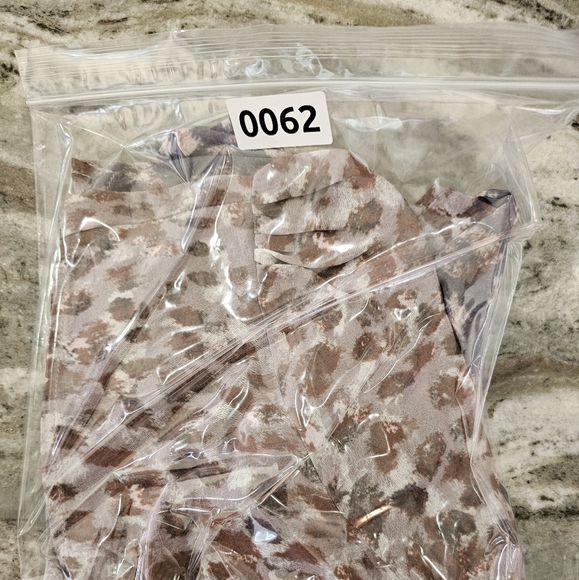 NWT Mystery wrap blouse. Med - Picture 13 of 13